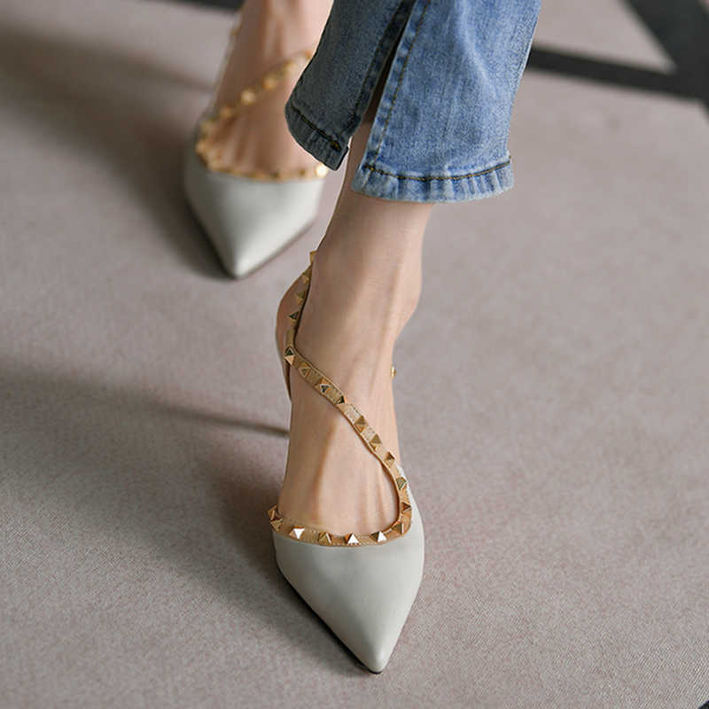 Sheepskin Pointed-Toe Stiletto Heel Shoes | High-Sense Side-Empty High Heel Sandals | Trendy Minimalist Luxury Leather Pumps | Luxury-Label Statuesque Radiant Footwear | 2026 High-Fashion Emerald-Luxe Essential