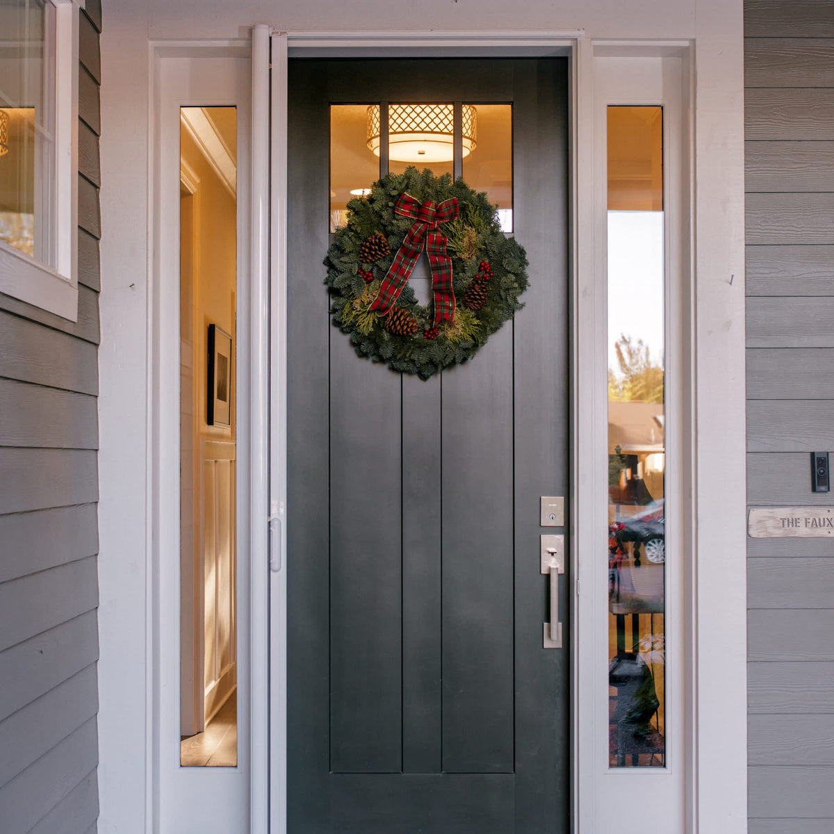 Fisher Farms Mixed Noble Fir Wreath 12"