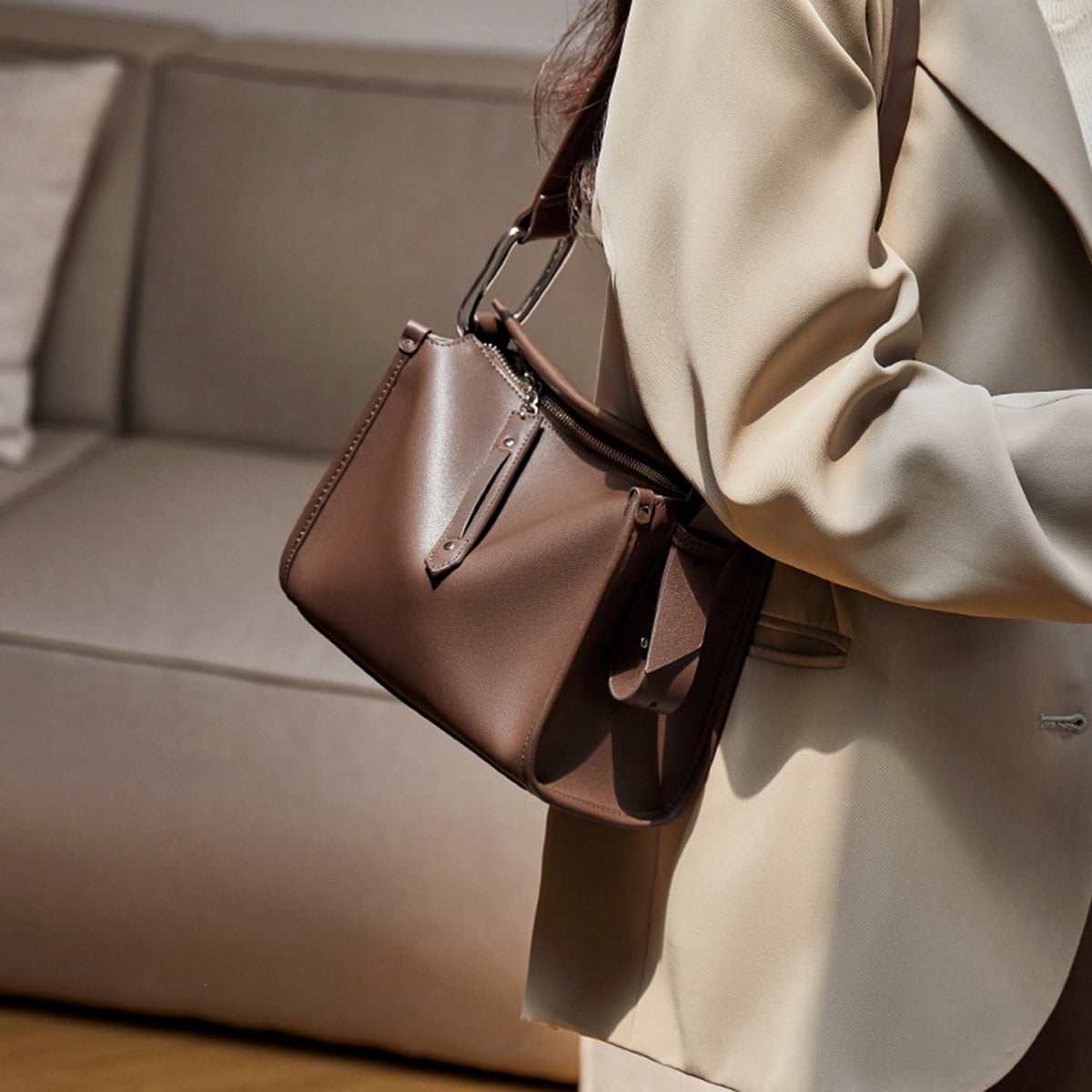 Classic Grace Leather Shoulder Bag