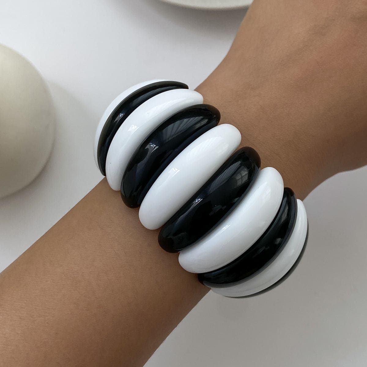 Black & White Resin Tire Stretch Bracelet