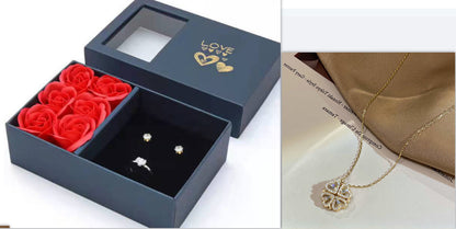Magnetic Folding Heart-Shaped Clover Necklace | 2-in-1 Four-Leaf Clover & Heart Pendant | High-Sense Love Clavicle Chain | Trendy Openable Heart Choker Gift | 2026 High-Fashion Transformative Women’s Jewelry