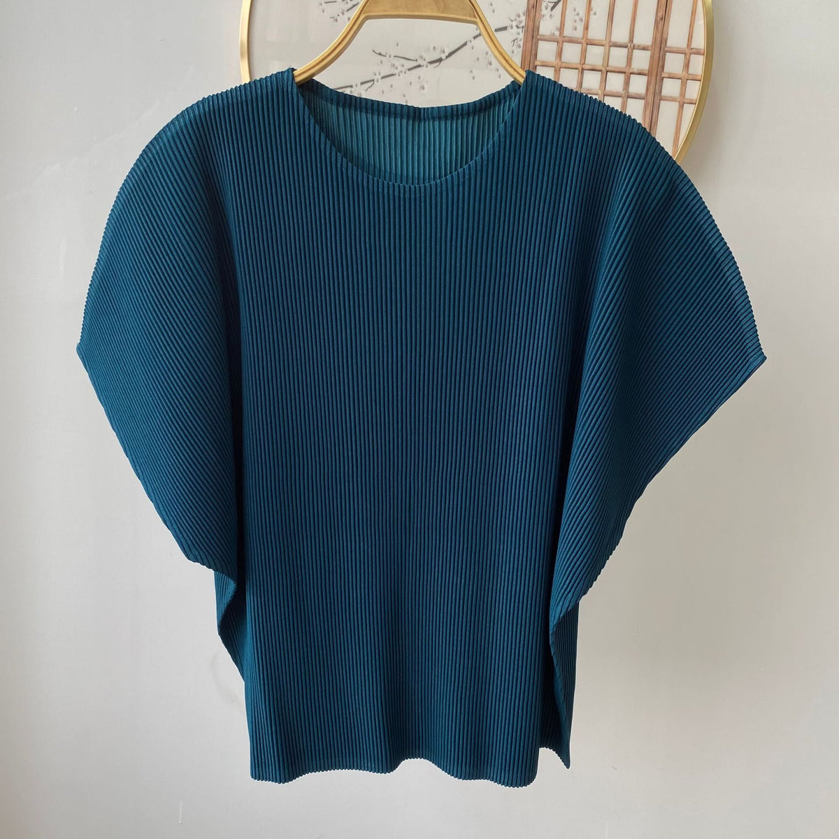 Comfortable Casual Basic Round Neck T-Shirt with Pleated Design, High-End Style