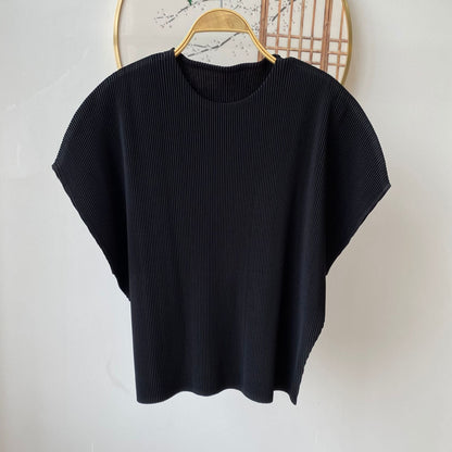 Comfortable Casual Basic Round Neck T-Shirt with Pleated Design, High-End Style