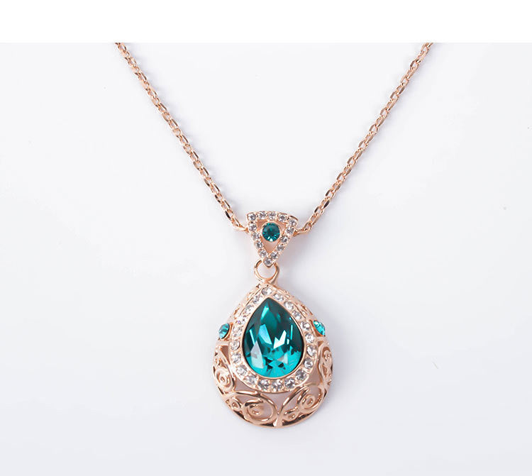 Elegant Hollow Pattern Jewelry Set | Intricate Cut-Out Necklace & Earrings Suite | Modern Filigree Statement Jewelry for Women | Luxury Lightweight Patterned Jewelry Set