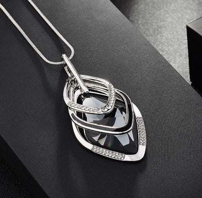 Women’s Long Necklace Pendant | High-Sense Maxi Collier Statement Jewelry | Trendy Minimalist Elongated Pendant | Luxury-Label Statuesque Radiant Accessory | 2026 High-Fashion Emerald-Luxe Essential