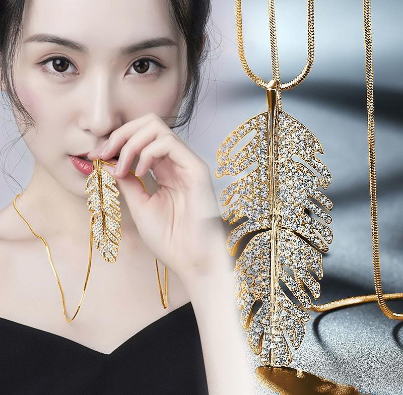 Women’s Long Necklace Pendant | High-Sense Maxi Collier Statement Jewelry | Trendy Minimalist Elongated Pendant | Luxury-Label Statuesque Radiant Accessory | 2026 High-Fashion Emerald-Luxe Essential