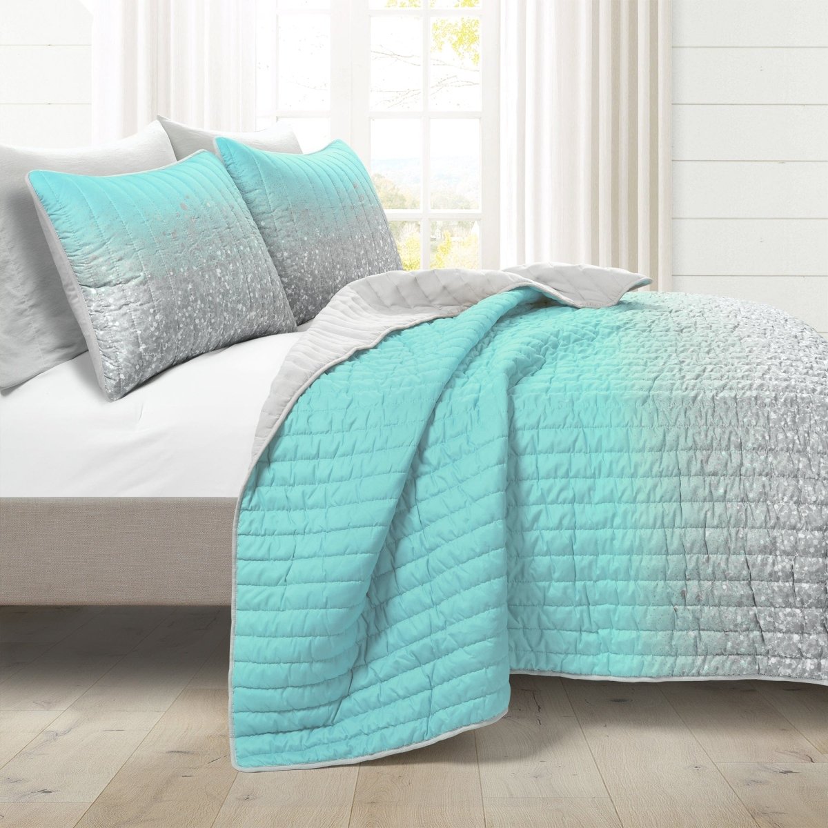 Glitter Ombre Metallic Print Quilt Set With Pillowcases