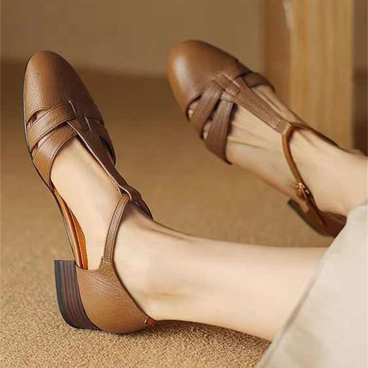 Women’s Retro Soft Sheep Leather Bag-Head Sandals | High-Sense Closed-Toe Summer Slides | Trendy Minimalist Genuine Leather Sandals | Luxury-Label Hand-Crafted Comfort Flats | 2026 High-Fashion Statuesque Leather Footwear