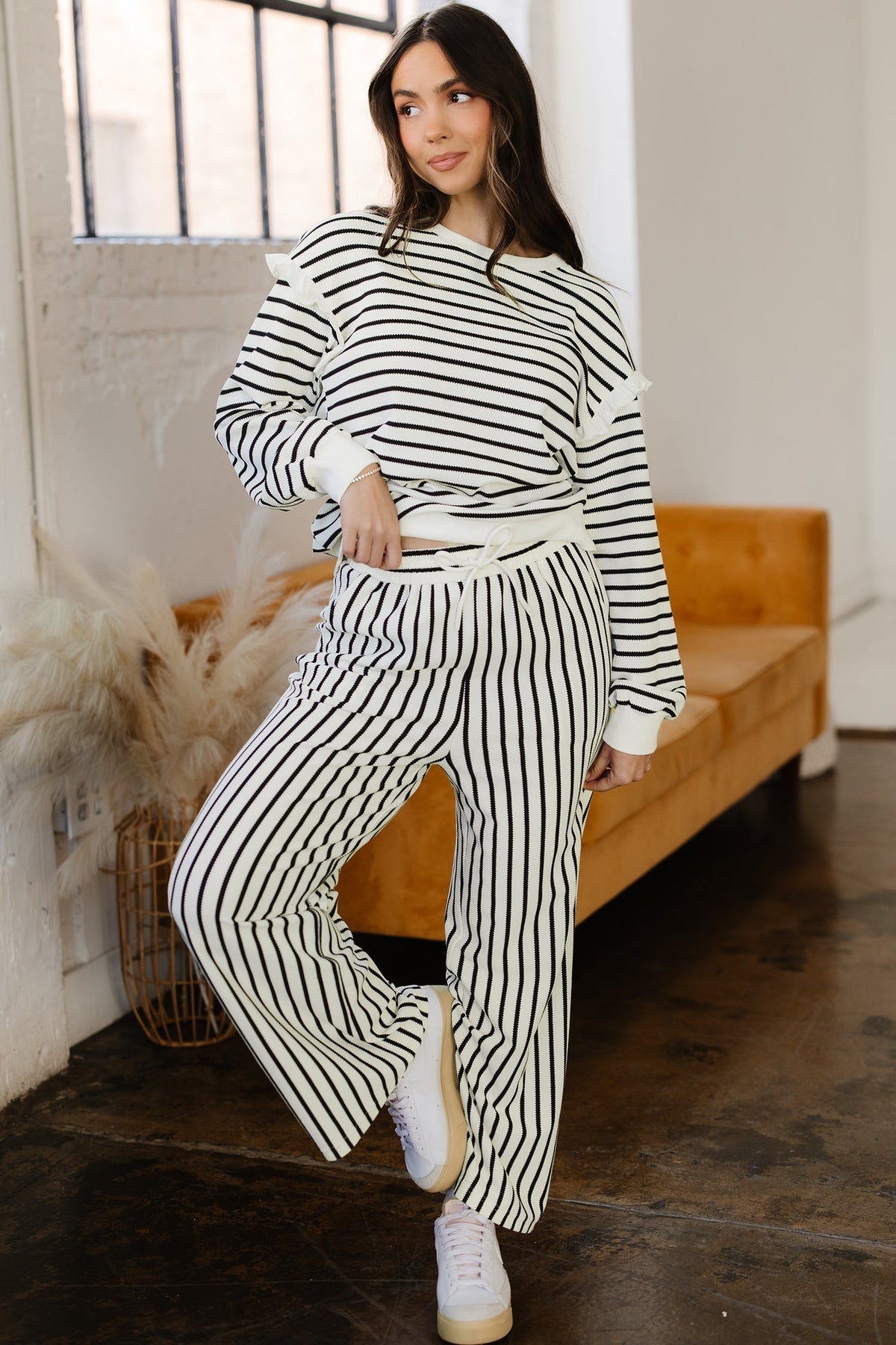 Threaded Pear Stella Trim Drop Shoulder Lounge Set