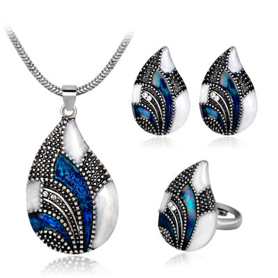 Water Drop Jewelry Set | High-Sense Teardrop Necklace & Earrings | Trendy Minimalist Crystal Bridal Set | Luxury-Label Statuesque Radiant Accessory | 2026 High-Fashion Emerald-Luxe Essential