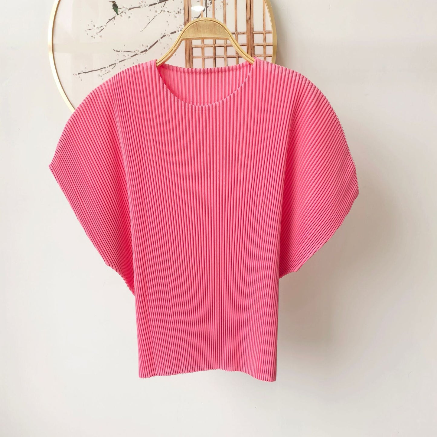 Comfortable Casual Basic Round Neck T-Shirt with Pleated Design, High-End Style