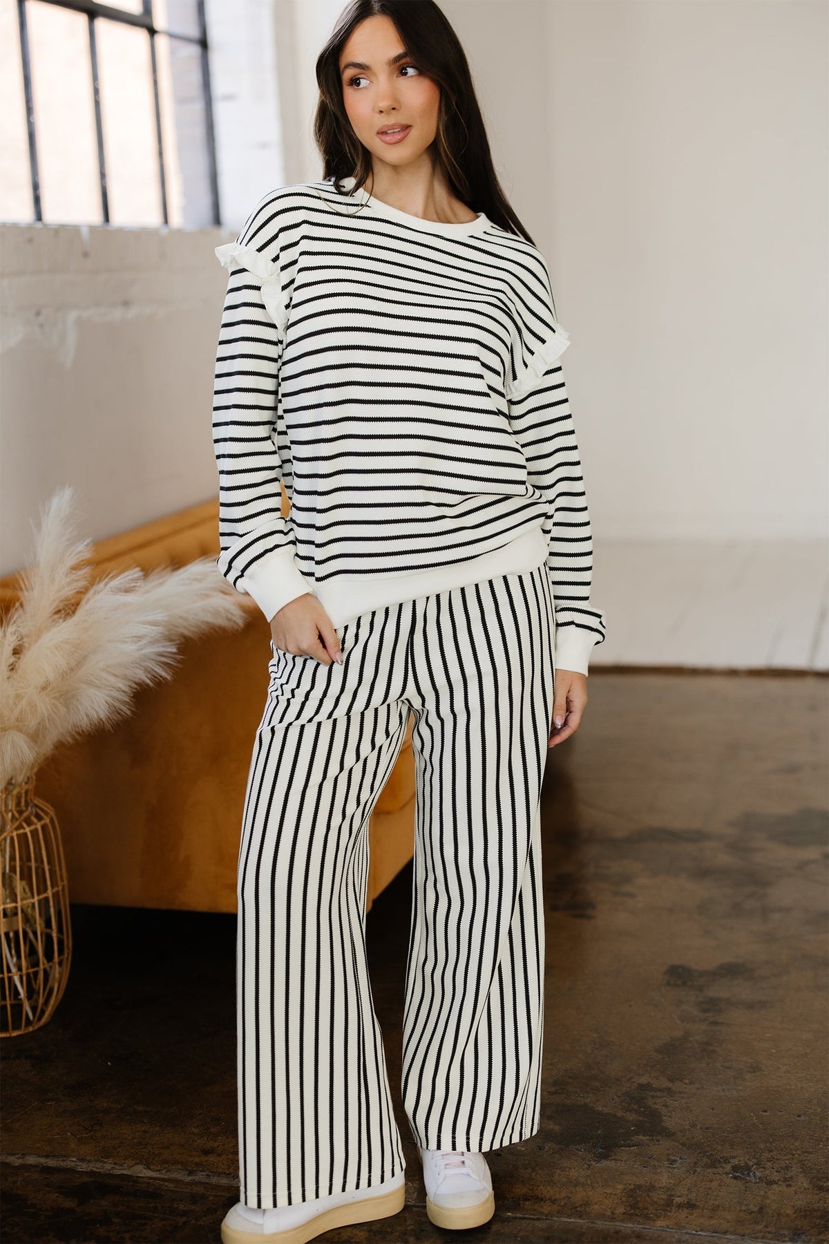 Threaded Pear Stella Trim Drop Shoulder Lounge Set