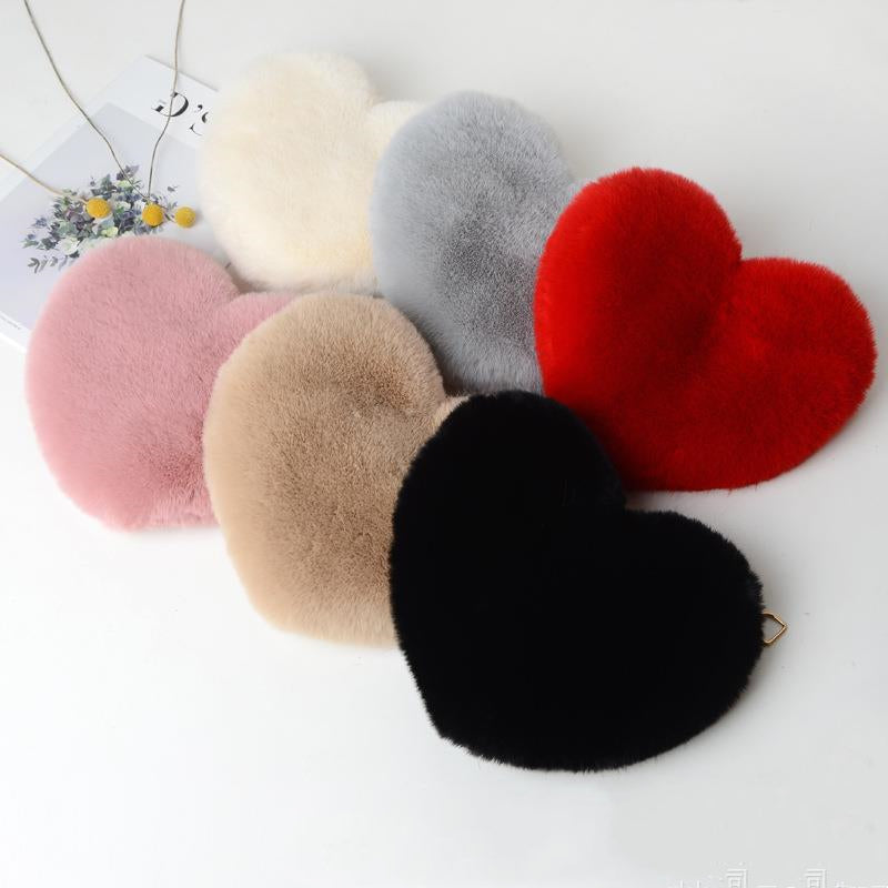 Women’s Love Heart Plush Chain Shoulder Bag | High-Sense Valentine’s Party Handbag | Trendy Minimalist Faux Fur Statement Purse | Luxury-Label Statuesque Radiant Accessory | 2026 High-Fashion Emerald-Luxe Essential