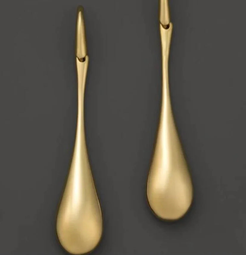 Oversized Punk-Style Long Teardrop Earrings | High-Sense Metallic Statement Earrings | Trendy Minimalist Europe & US Streetwear Jewelry | Luxury-Label Statuesque Teardrop Dangles | 2026 High-Fashion Radiant Women’s Accessories