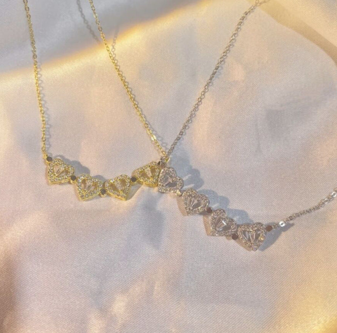 Magnetic Folding Heart-Shaped Clover Necklace | 2-in-1 Four-Leaf Clover & Heart Pendant | High-Sense Love Clavicle Chain | Trendy Openable Heart Choker Gift | 2026 High-Fashion Transformative Women’s Jewelry