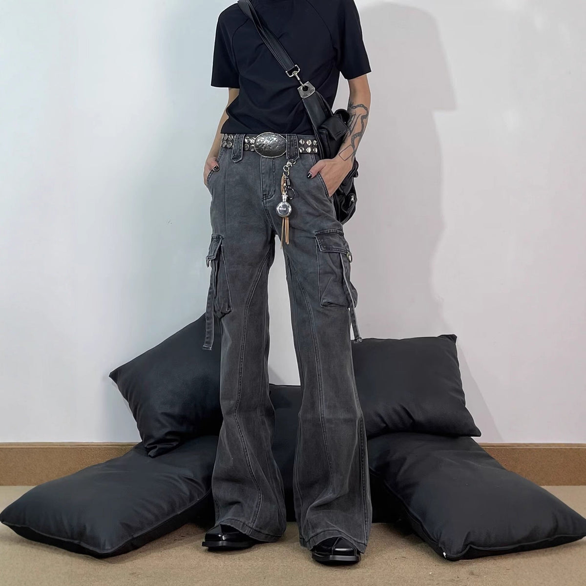 Retro Deconstructed Multi-Pocket Flared Cargo Pants for Men, Cool Streetwear Brand, Loose Clean Fit Straight Leg Casual Pants