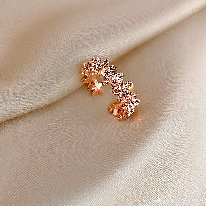 Personalized Instagram-Style Flower Ring | High-Sense Index Finger Statement Ring | Trendy Minimalist Open-Adjustable Floral Ring | Luxury-Label Sculpted Rose Ring | 2026 High-Fashion Radiant Women’s Jewelry
