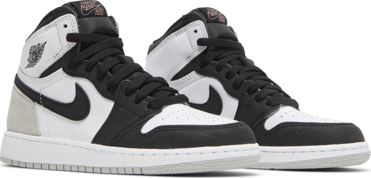 Air Jordan Grade School Retro 1 High O 'Bleached Coral Gs' Sneakers