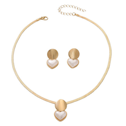 Women’s Creative Round Heart-Shaped Pendant Necklace | Unique Interlocking Geometry Charm | Elegant Minimalist Love Pendant | Trendy Dainty Gold/Silver Tone Jewelry | 2026 High-Fashion Symbolic Necklace