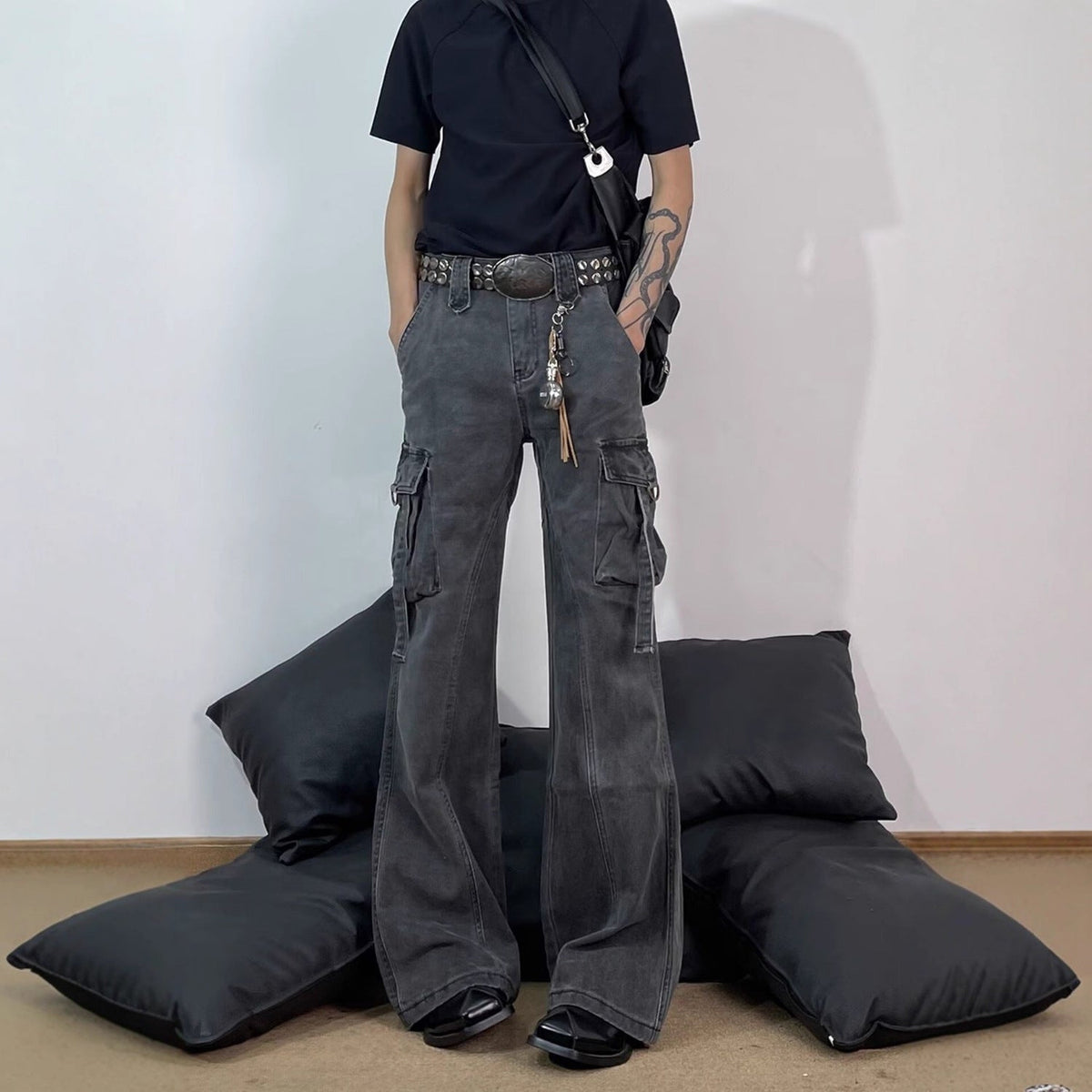 Retro Deconstructed Multi-Pocket Flared Cargo Pants for Men, Cool Streetwear Brand, Loose Clean Fit Straight Leg Casual Pants