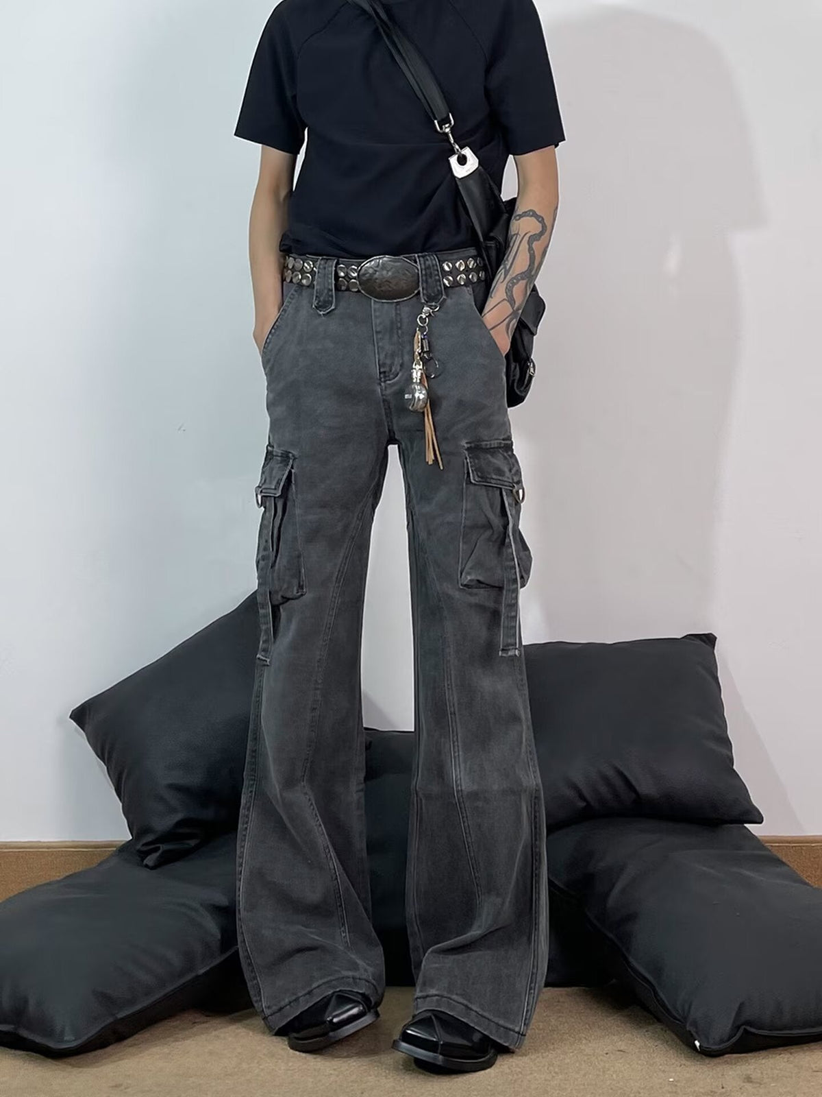 Retro Deconstructed Multi-Pocket Flared Cargo Pants for Men, Cool Streetwear Brand, Loose Clean Fit Straight Leg Casual Pants