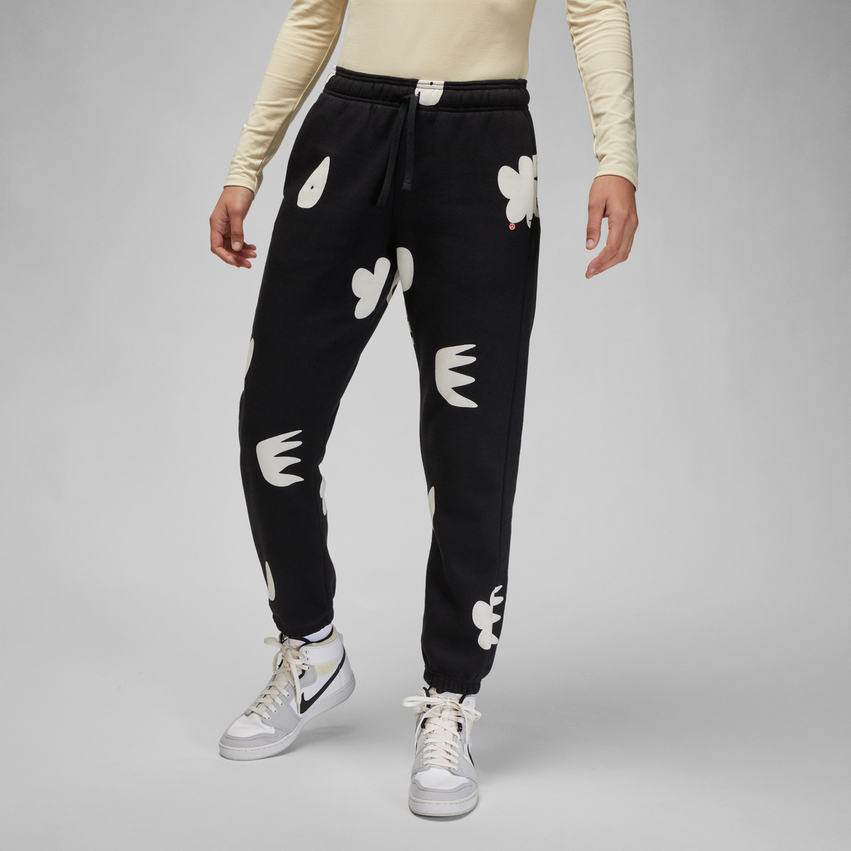Air Jordan Women's X Artist Series By Mia Lee Fleece Pants
