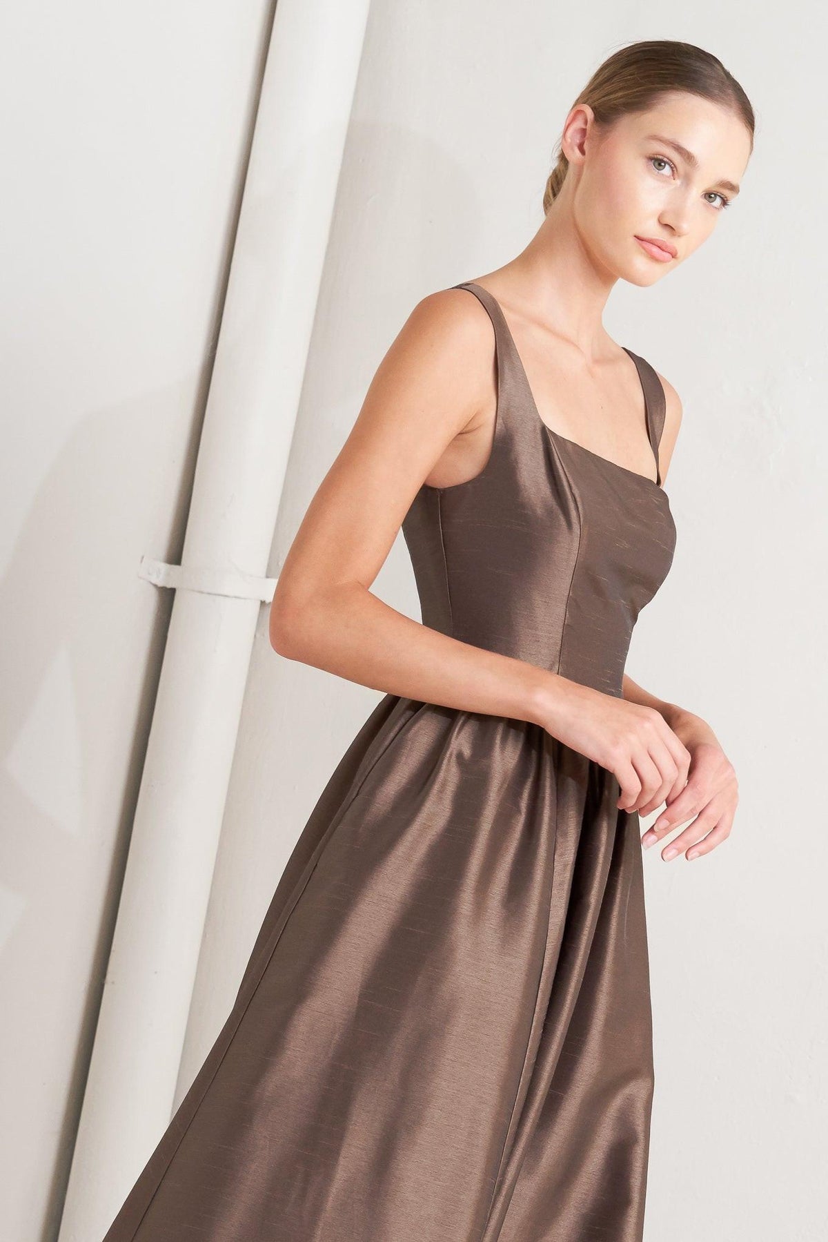 Café Luster Woven Midi Dress