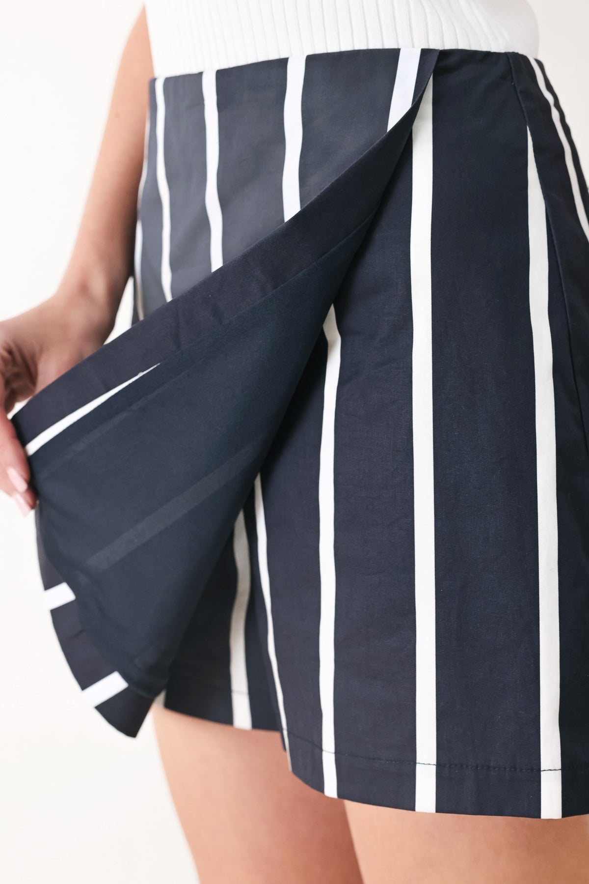 Dark Rhythm Stripe Woven Skort