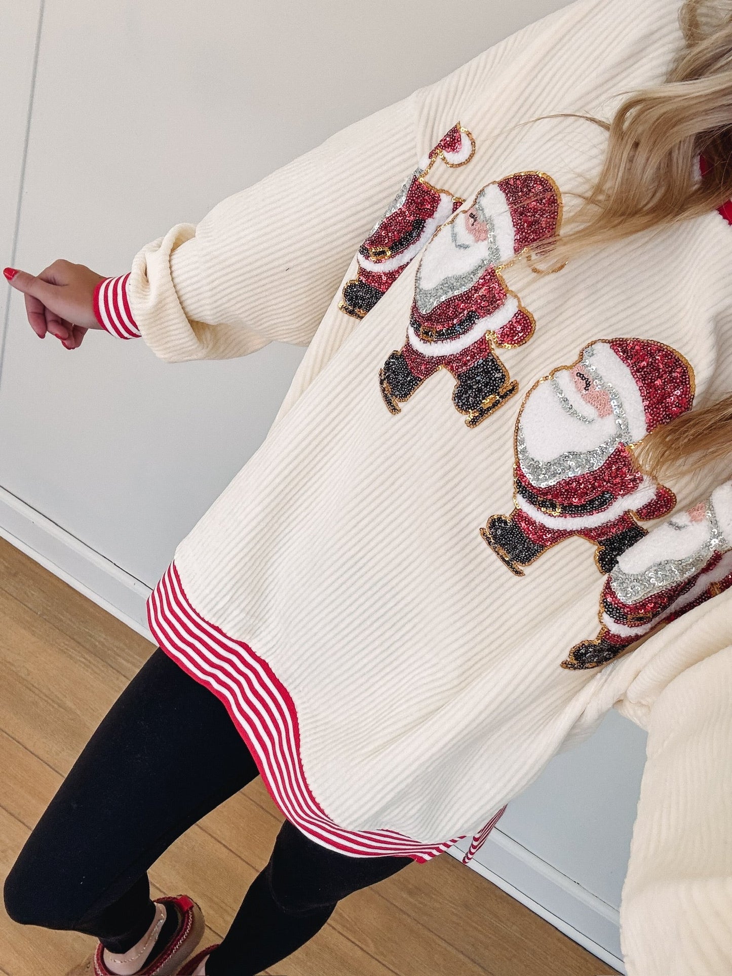 ✨WOMEN'S SKATING SANTA SEQUIN PULLOVER