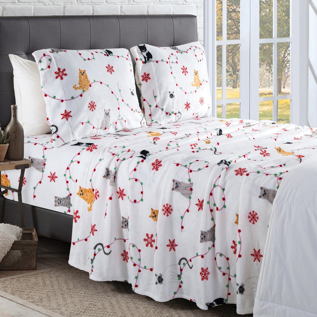 Elegant Comfort 4-Piece Holiday Christmas Velvet Plush Flannel Sheet Set