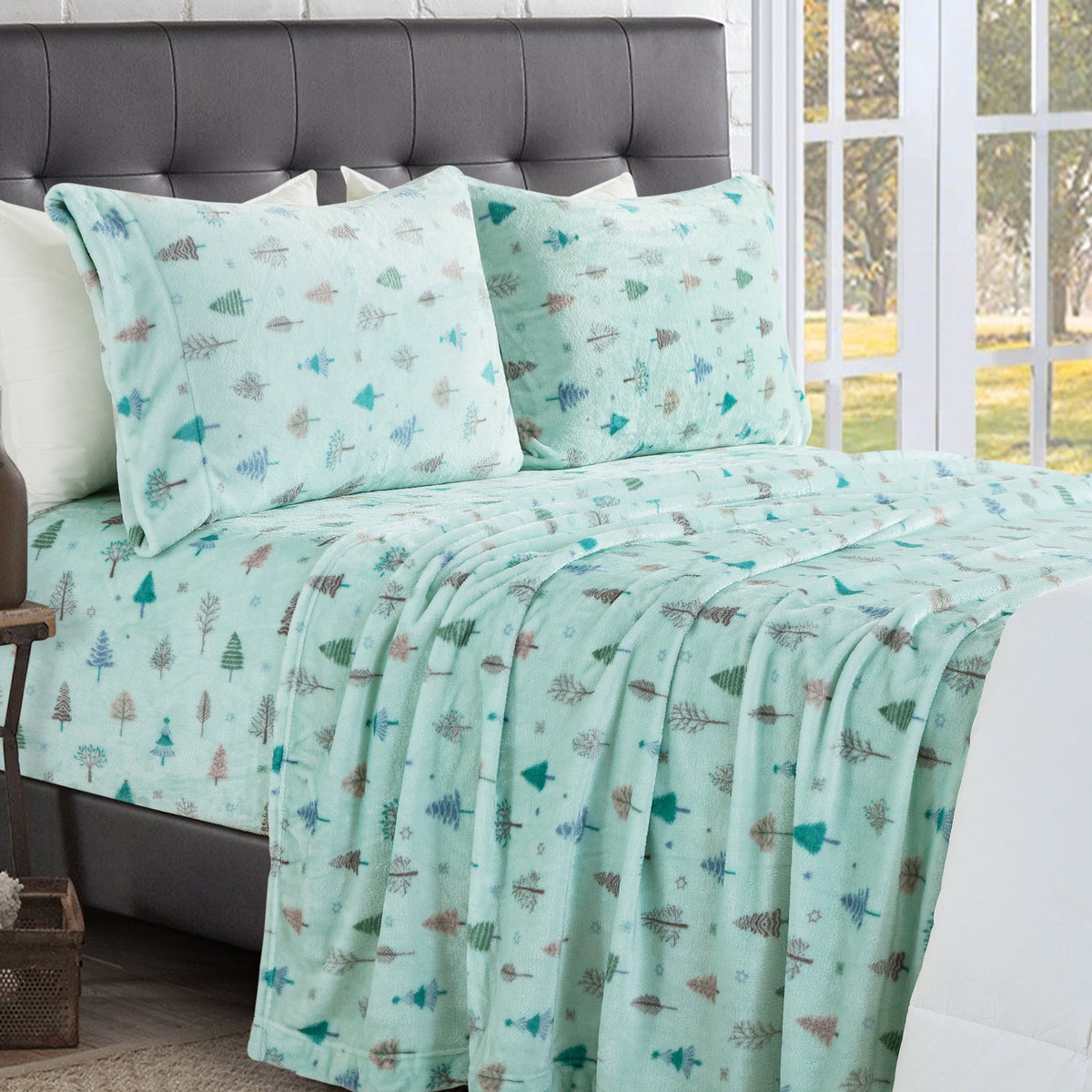 Elegant Comfort 4-Piece Holiday Christmas Velvet Plush Flannel Sheet Set