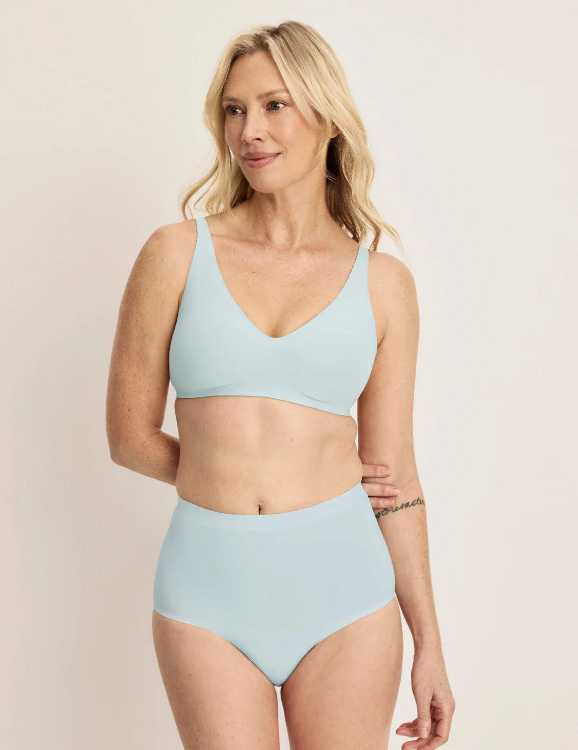 Revolution V-Neck Bra