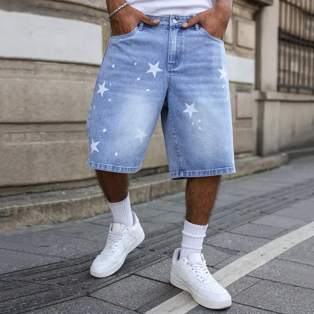 Men's blue denim shorts for spring and summer, with stars printed on the legs, are stylish and simple to match.