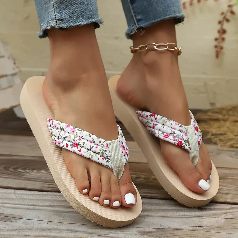 Fashion Floral Flat Flip Flops Women 2026 Summer Non Slip Lightweight Sandals Woman Comfortable Outdoor Beach Slippers Plus Size