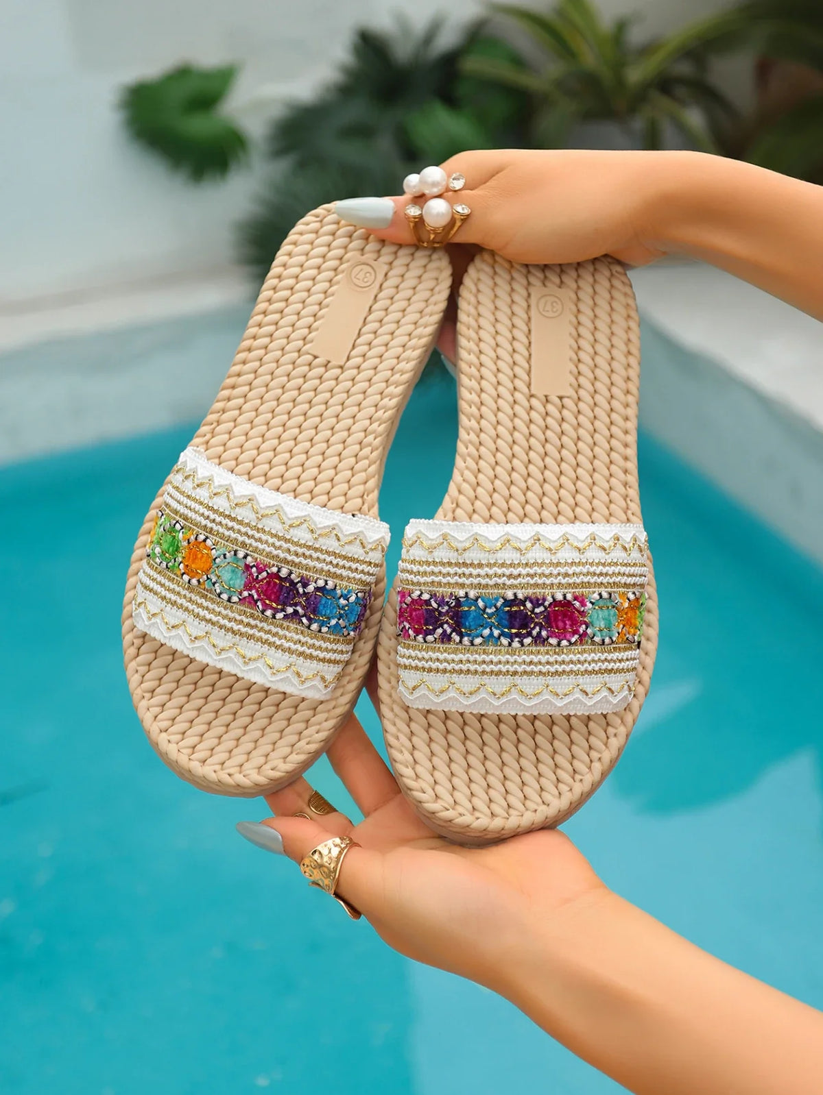 2026 New Summer Women Slippers Beach Fashion Sandals Ethnic Style Round Toe Casual Comfortable Flat Slippers Women Big Size 43