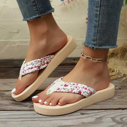 Fashion Floral Flat Flip Flops Women 2026 Summer Non Slip Lightweight Sandals Woman Comfortable Outdoor Beach Slippers Plus Size