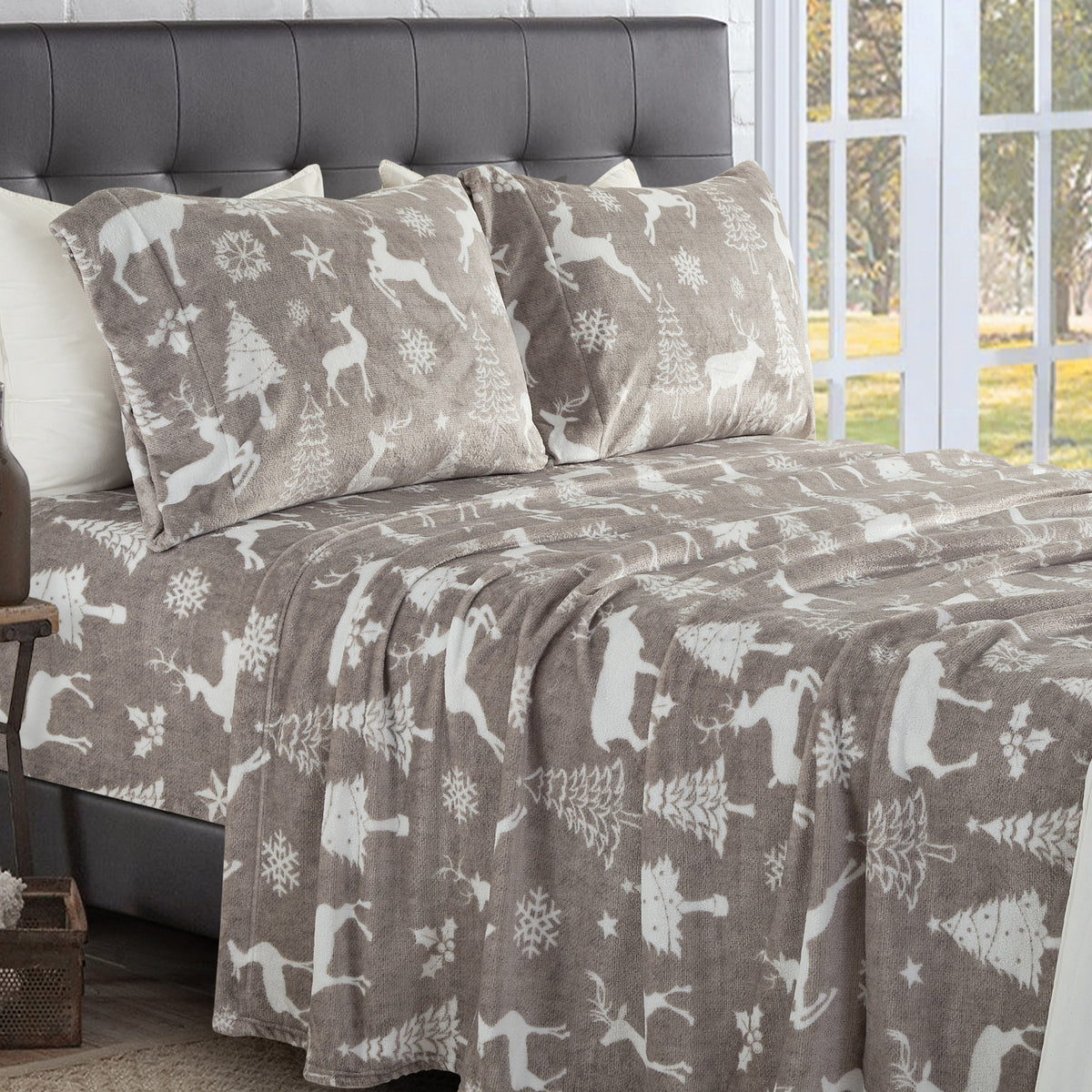Elegant Comfort 4-Piece Holiday Christmas Velvet Plush Flannel Sheet Set
