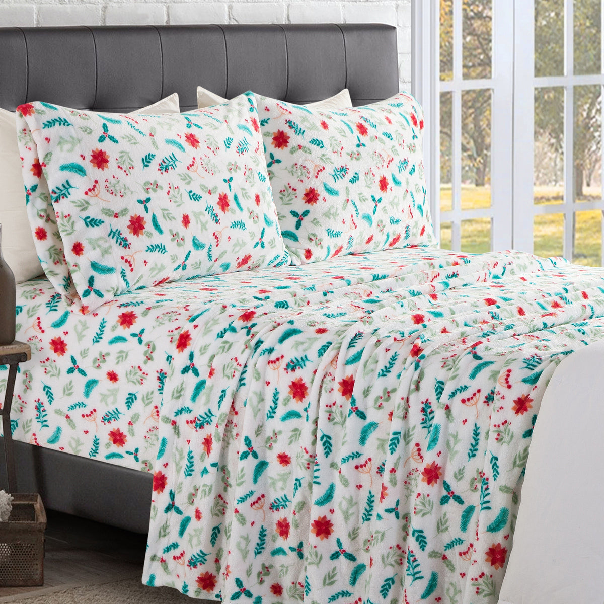 Elegant Comfort 4-Piece Holiday Christmas Velvet Plush Flannel Sheet Set