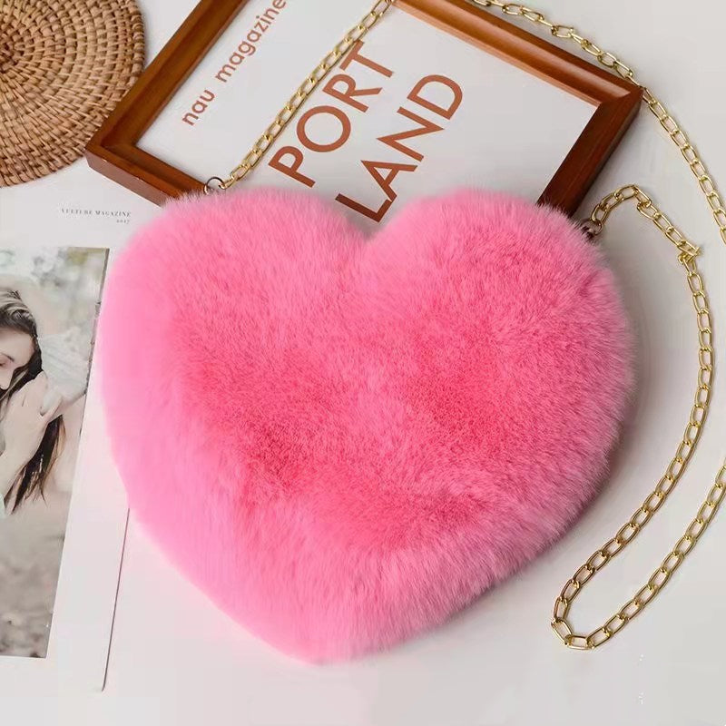 Women’s Love Heart Plush Chain Shoulder Bag | High-Sense Valentine’s Party Handbag | Trendy Minimalist Faux Fur Statement Purse | Luxury-Label Statuesque Radiant Accessory | 2026 High-Fashion Emerald-Luxe Essential