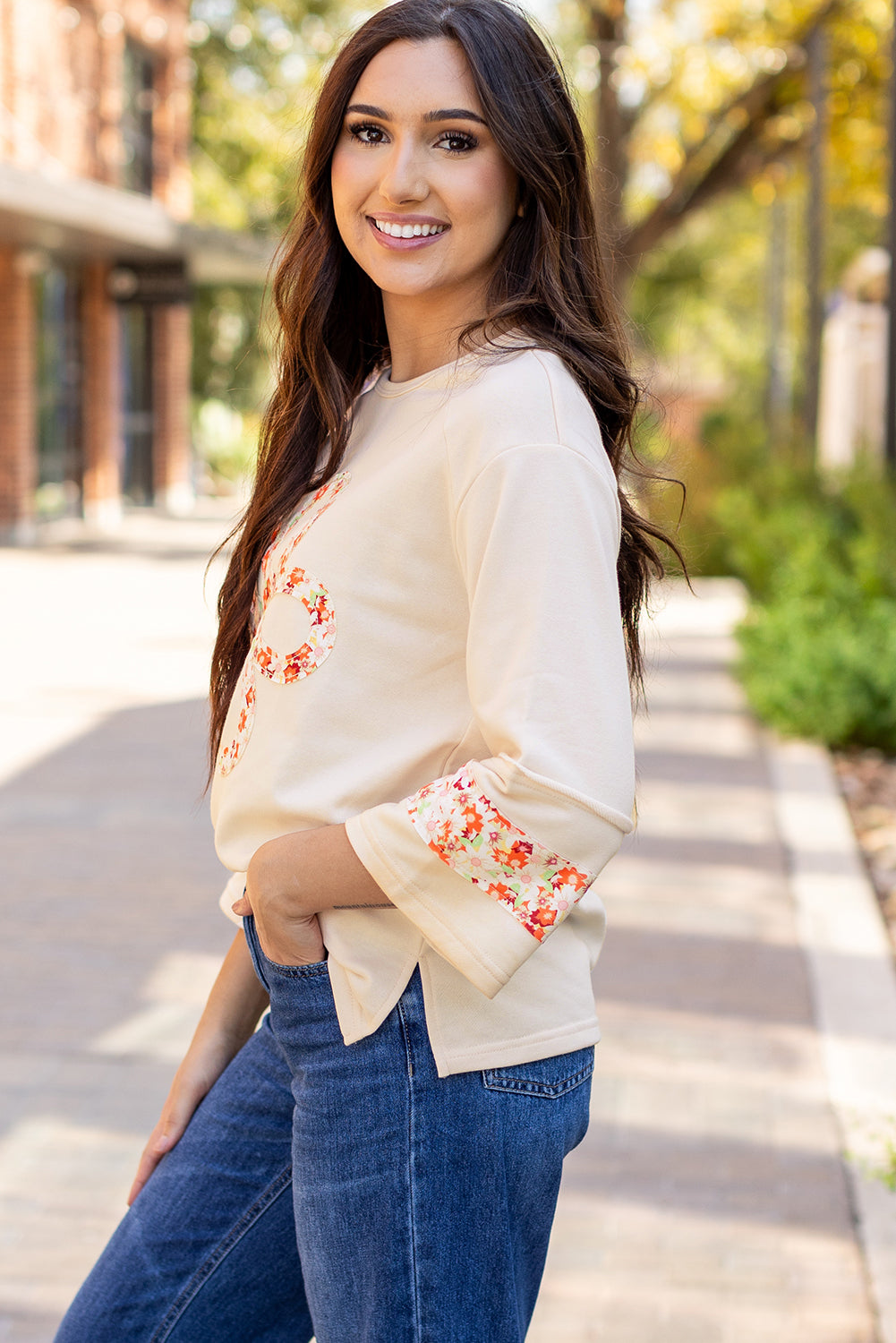 Threaded Pear Flower Exposed Seam Wide Sleeve Top