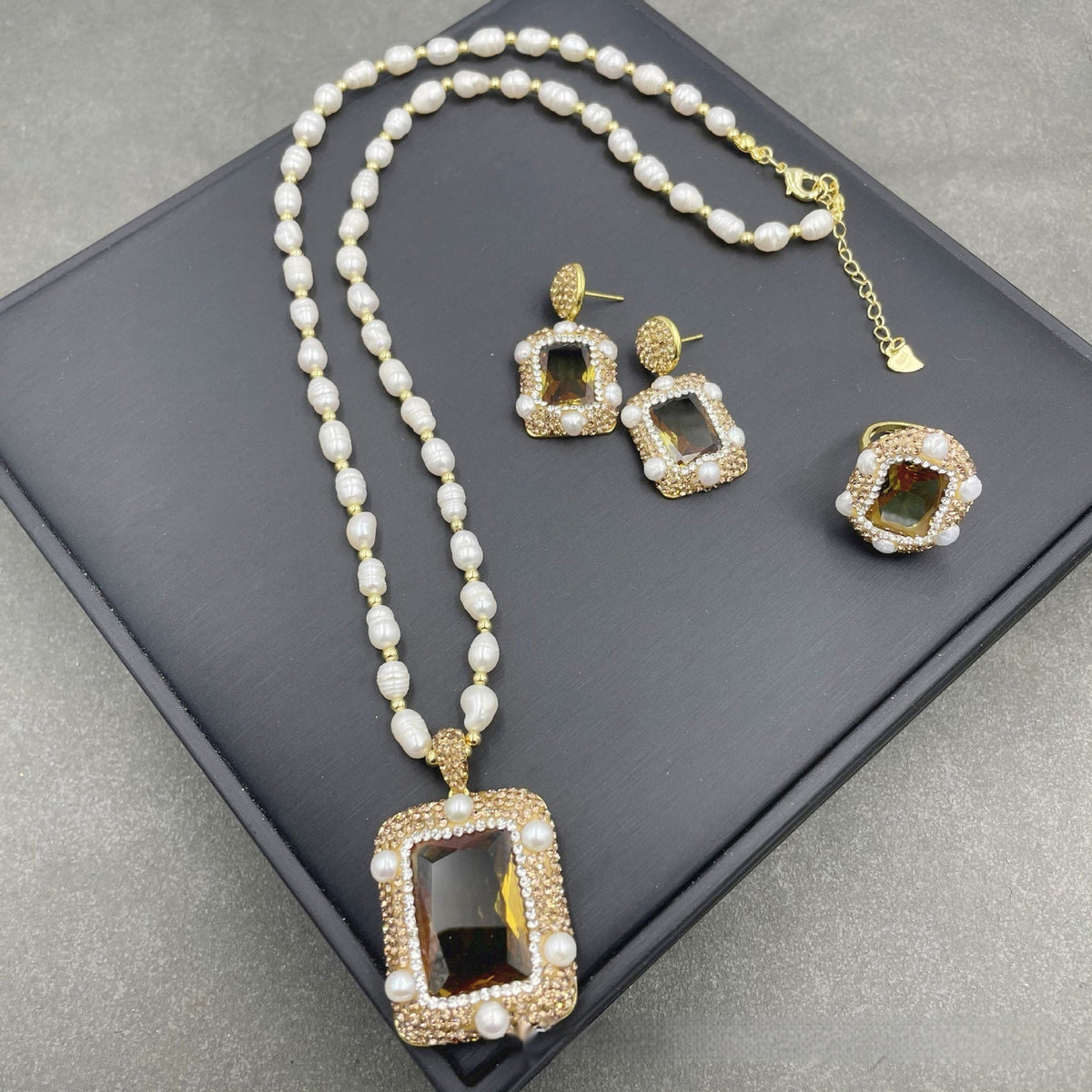 French Style Photosensitive Stone Jewelry | Light Luxury Color-Changing Pendant Necklace | European Aesthetic Luminous Jewelry for Women | Romantic Gift for Her