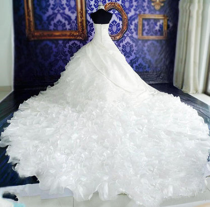High-End "Big Tail" Wedding Dress | Luxury Cathedral Train Bridal Gown | Elegant Embroidered Royal Wedding Dress | Modern High-Fashion Ball Gown for Brides | 2026 Premium Wholesale Bridal Couture