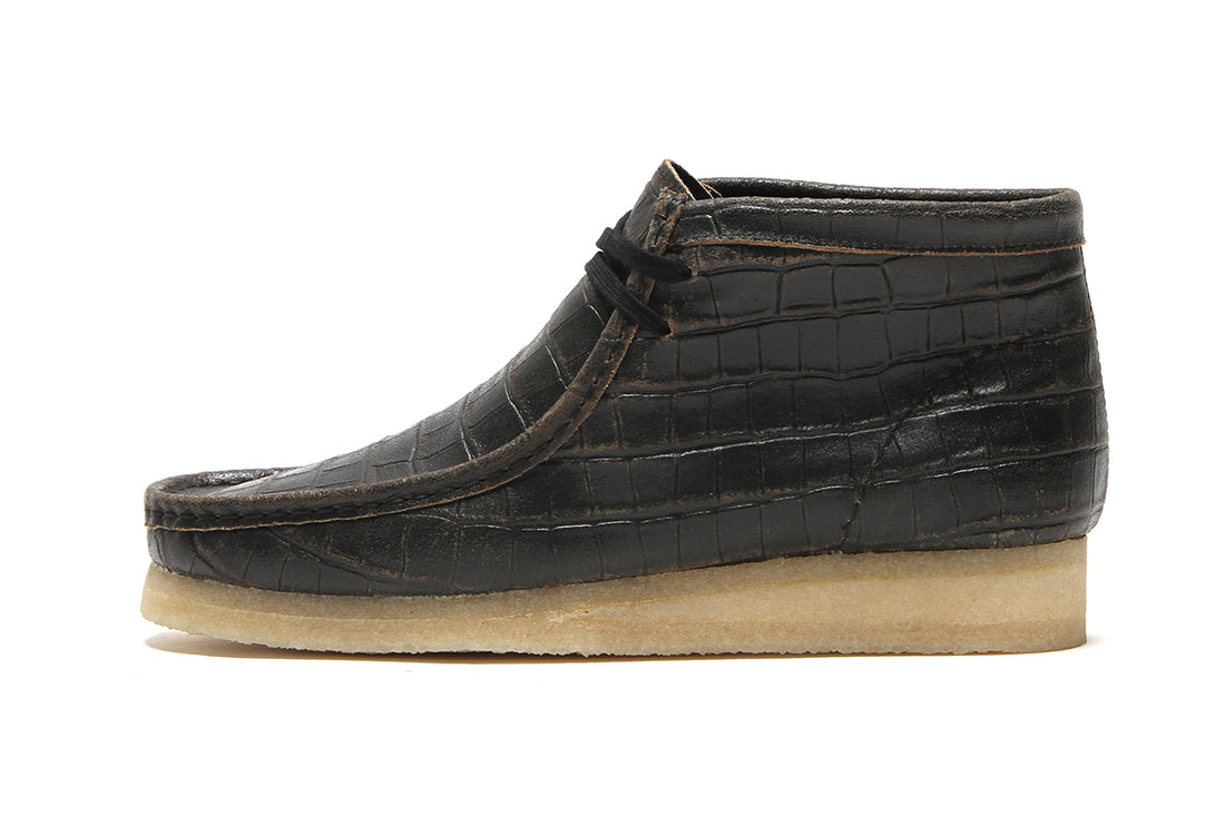 Clarks Women's Wallabee Boot Blkcroc Distress Booties