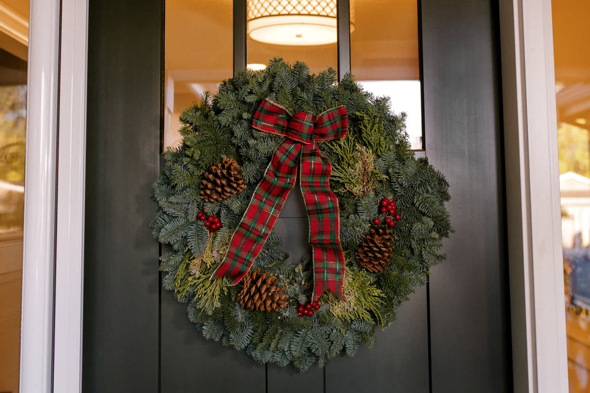 Fisher Farms Mixed Noble Fir Wreath 12"