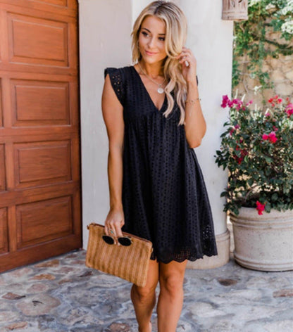Summer Lace Jacquard Beach Dress with Pockets | Sleeveless Cutout V-Neck Sun Dress | Women’s Boho White Lace Summer Gown | Elegant Vacation & Party Lace Dress