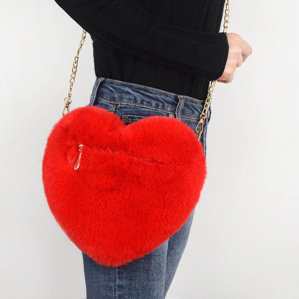 Women’s Love Heart Plush Chain Shoulder Bag | High-Sense Valentine’s Party Handbag | Trendy Minimalist Faux Fur Statement Purse | Luxury-Label Statuesque Radiant Accessory | 2026 High-Fashion Emerald-Luxe Essential