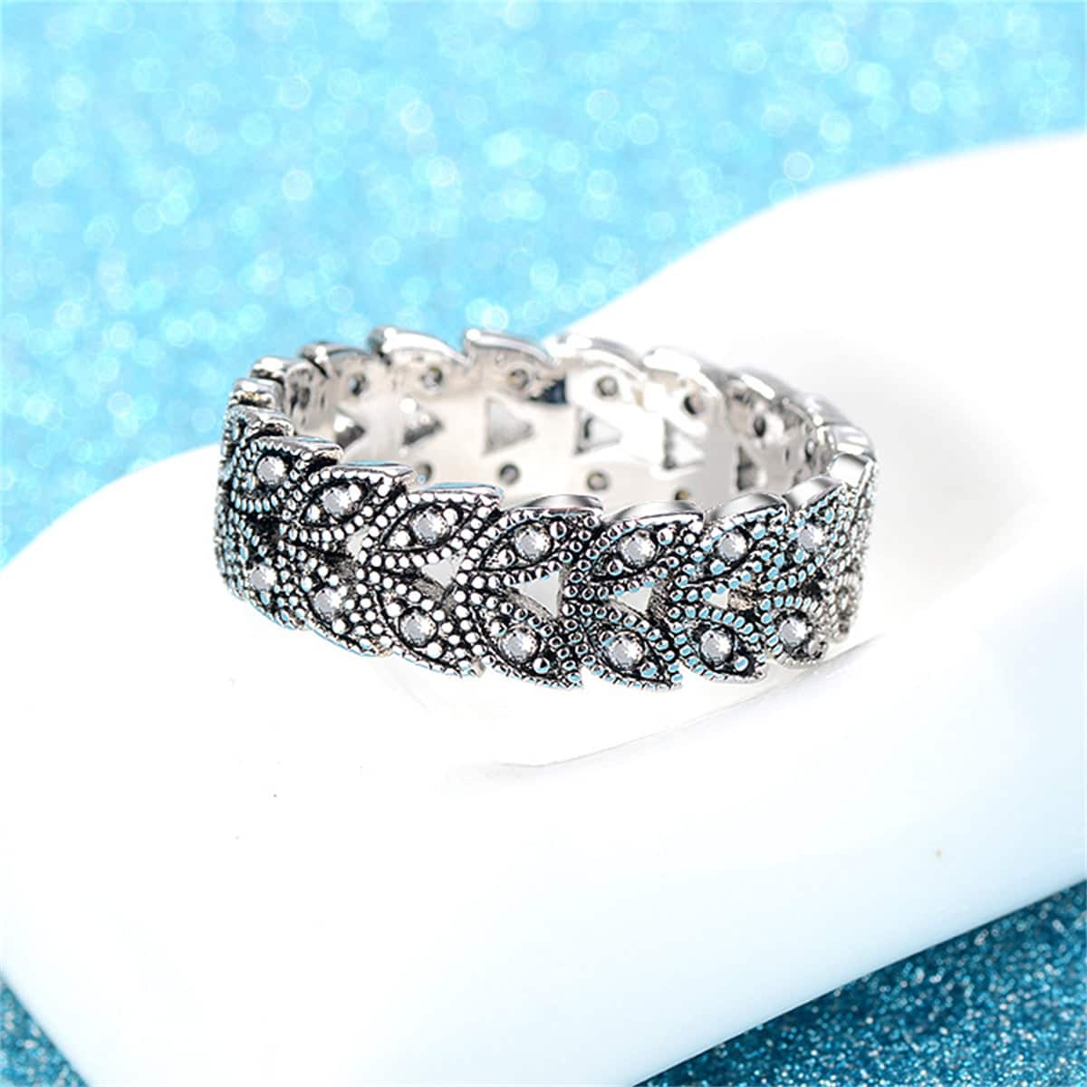 Cubic Zirconia & Silvertone Leaves Band Ring