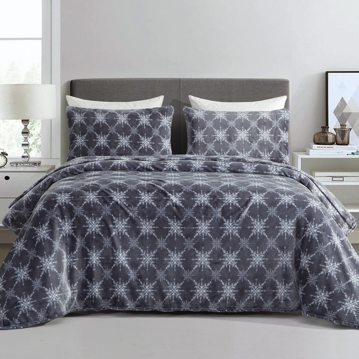Elegant Comfort 4-Piece Holiday Christmas Velvet Plush Flannel Sheet Set