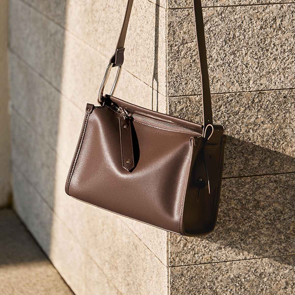 Classic Grace Leather Shoulder Bag