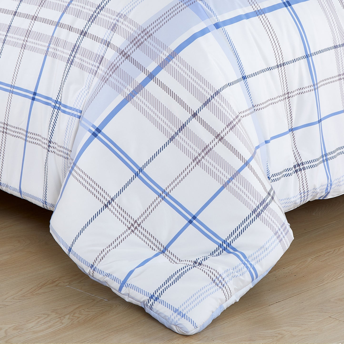 Elegant Comfort 8-Piece Lodge Plaid and Patch Reversible Comforter Set - Includes 4-Piece Sheet Set with Double Sided Storage Pockets